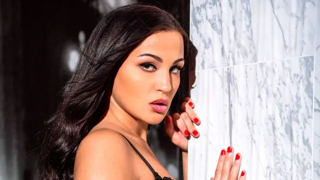 Mila Monet'in dolgun ve fetiş seks sahnesinde sikiş