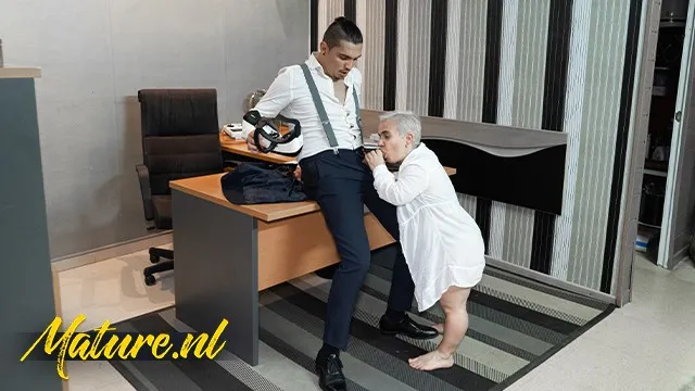 Olgun Sara One'un Sert Seks ve Köpek Pozisyonu