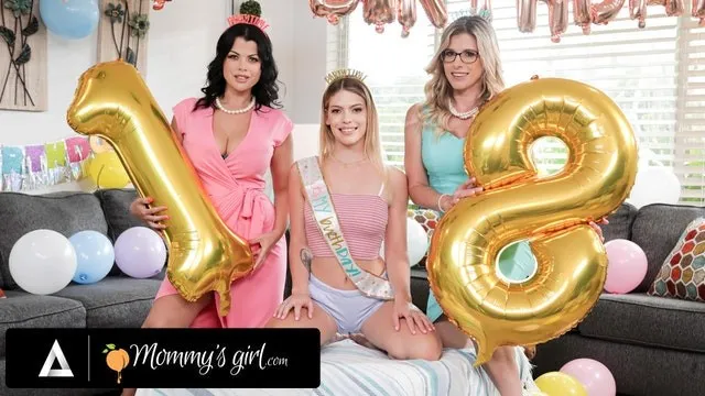 Cory Chase ve Leah Lee'nin genç ve lezbiyen seks anları