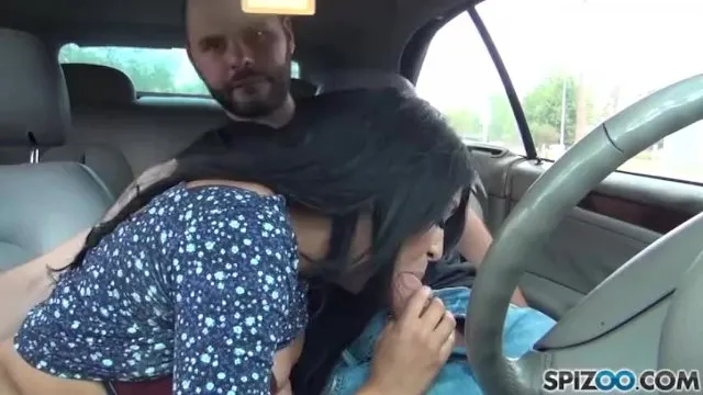 Busty Sarai'nin Büyük Göğüsleri ile Seks ve Porno Anları
