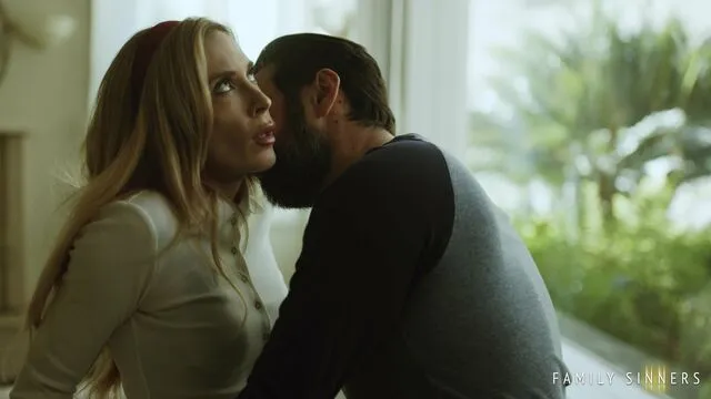Aiden Ashley'in Tutkulu Sakso ve Sert Seks Macerası