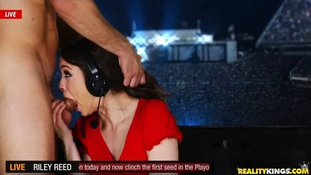 Riley Reid'in Esmer ve Tutkulu Sahnesi ve Oral Seks
