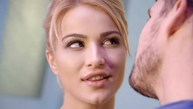 Martina Gold'un Sarışın Seks ve Sikiş Anları