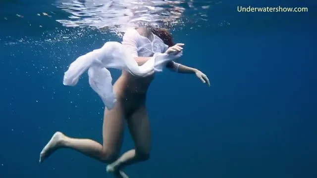 Su Altı Seks ve Porno Gösterisi