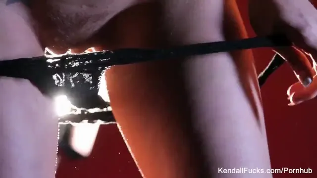 Kendall Karson'un Solo Mastürbasyon ve Porno Anları