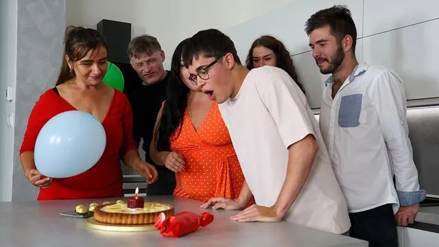 Fiona Sweetyx ve Christina Santes'in sıcak ve oral sikiş anları