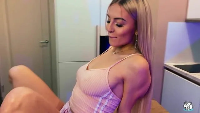 Büyük Kalçalı Kızların Sert Seks ve Porno Anı