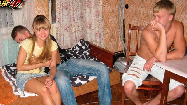 Genç Nestee Shy'in sikiş ve seks macerası