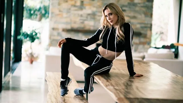 Aiden Ashley ve Sofi Ryan'ın Tutkulu Seks ve Porno Anları