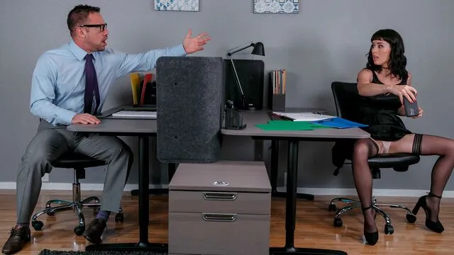 Olive Glass ile Ofis Seksi ve Silikon Göğüsler