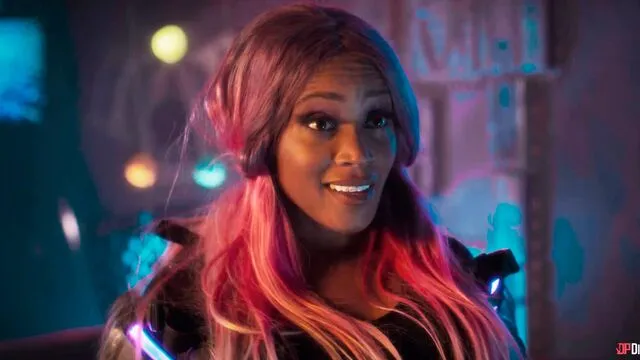 Kiki Minaj'in büyük göğüsleriyle seks ve sikiş