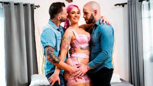 Siri Dahl'ın Dolgun ve Tutkulu Seksi