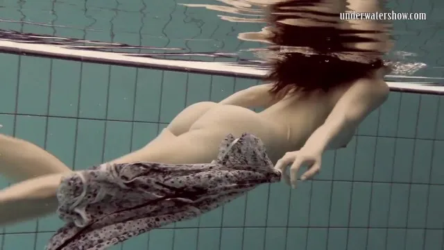Loris'in Halka Açık Porno ve Seks Macerası