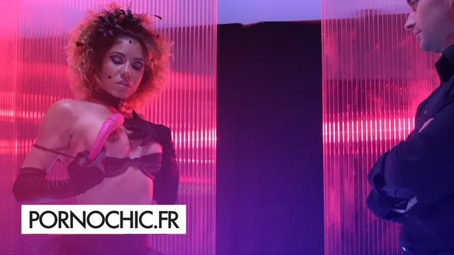 Rose Valerie'nin babe'u Porno Sahnesi