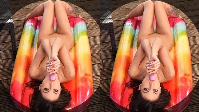 Suzy Rainbow'ın Sanal Gerçeklikte Mastürbasyon ve Sikiş