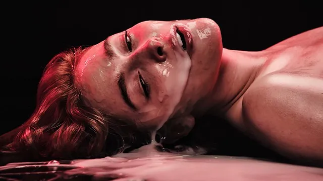 Jia Lissa'nın çift penetrasyon ve meni boşalması sikişi