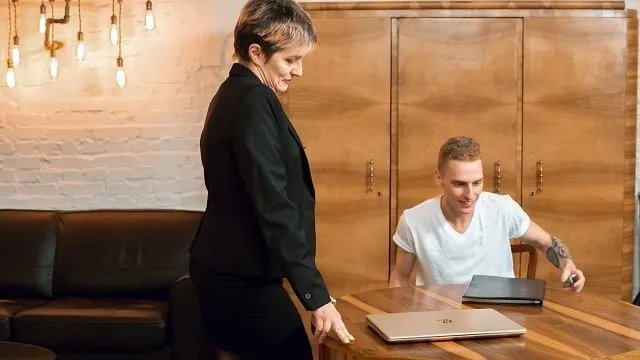 Martin Spell'in Rus Olgunla Sert Seksi