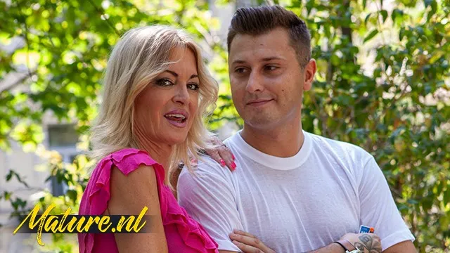 Yaşındaki olgun kadının sakso ve seks macerası