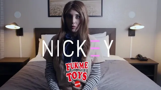 Nickey Huntsman'in Sert Sikişi ve Meni Püskürmesi
