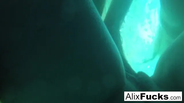Alix Lynx'in Silikon Göğüslü Seks ve Porno