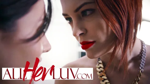 Olgun Shyla Jennings ve Bree Daniels'in lezbiyen sikiş anları