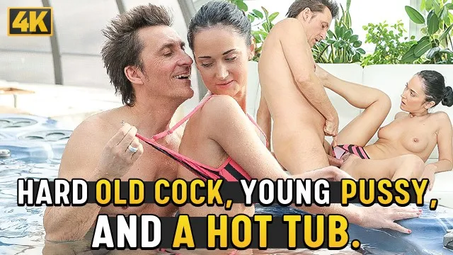 Angie Moon'un Çek Cumhuriyeti'nde sakso anıları Porno Sahnesi