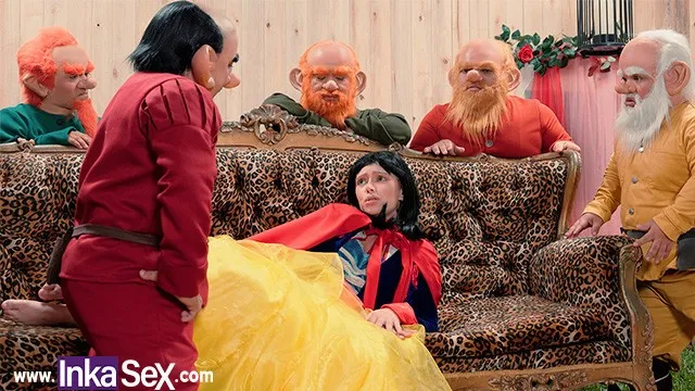 Snow White'in İrklar Arası Anal Seks ve Sert Sikişi
