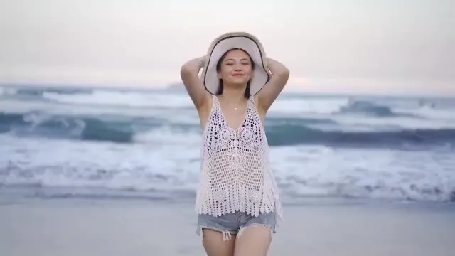 Cheerful Summer'ın sakso ve amcık yalama anları Sikişi
