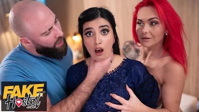 Roxi Keogh ve Aaliyah Yasin'in üçlü seks sikişi