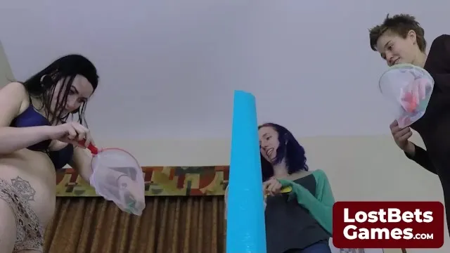 Esmer Kızın Amatör ve Lezbiyen Seks Macerası